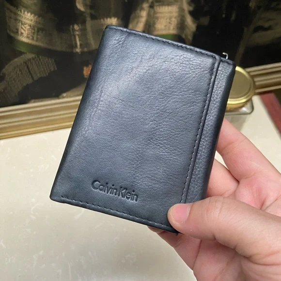 Calvin Klein Leather Wallet. UNISEX - Picture 5 of 8